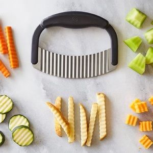 NEW Pampered Chef Crinkle Cutter